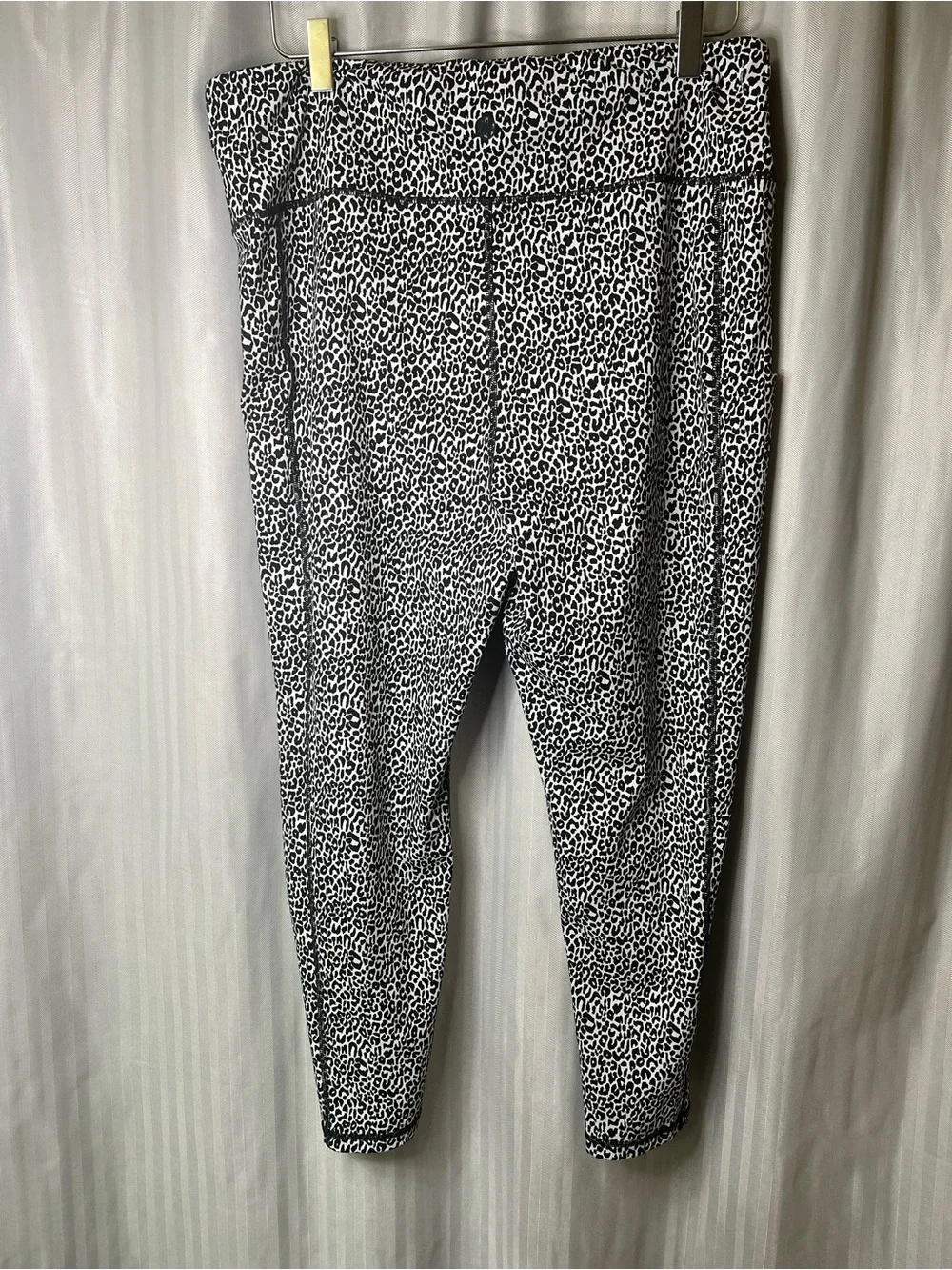 Lilly Pulitzer Luxeletic Leopard Print Pull-On crop Leggings XXL